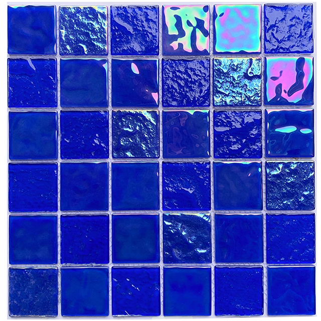 Мозаика из синего стекла квадратного сечения 48x48 мм с радужным эффектом